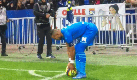 凯恩：希望英格兰制定定位球手册；我加盟拜仁与图赫尔有关（凯恩：期待英格兰出台定位球指南；转投拜仁受图赫尔影响）