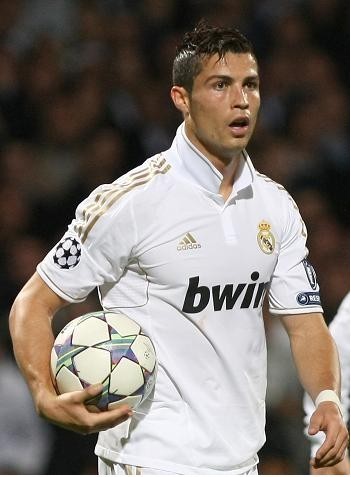 连续20场联赛进球2+，拜仁追平自己保持的德甲历史纪录（拜仁联赛已连续20场至少打入2球，追平其保持的德甲历史纪录）