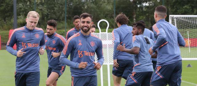 养老？不存在！40岁永动机累瘫了：触球101次 连续10轮狂奔90分钟