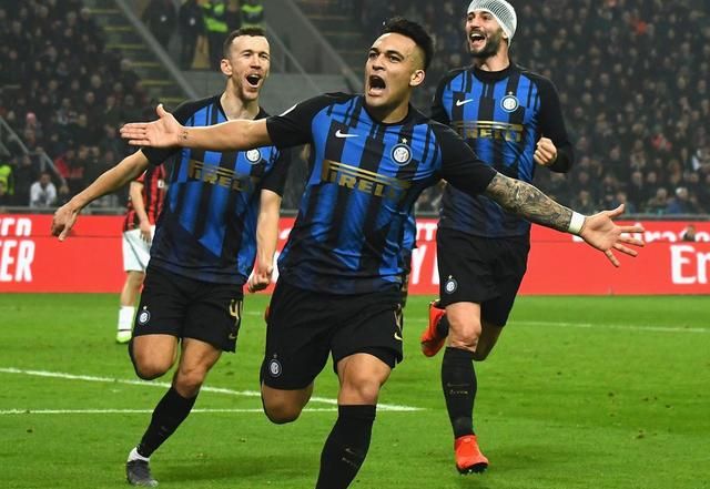 C罗在媒体评选的明年世界杯百大中高居第25！梅西仅第八！