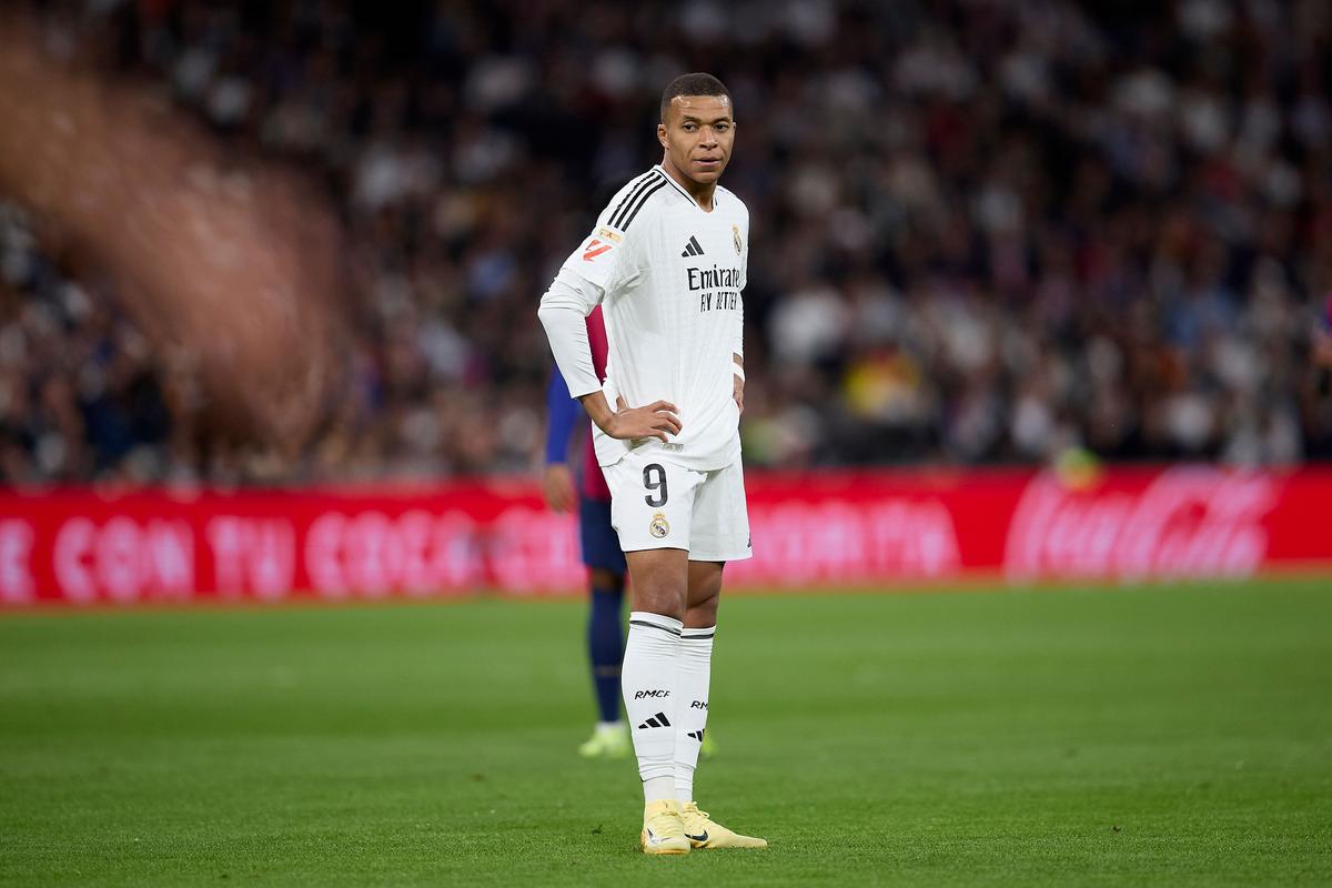 足坛17位亿欧先生分布：英超西甲各7人领跑 意甲...（17位身价破亿球星版图：英超、西甲各7人居首，意甲稍逊）