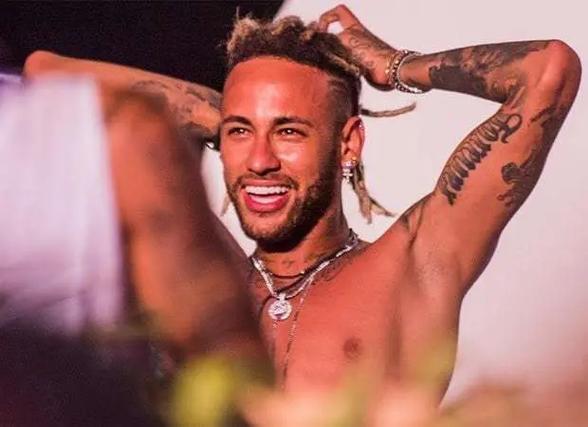 随着阿森纳2-0，切尔西1-3，利物浦1-1，英超最新积分榜出炉