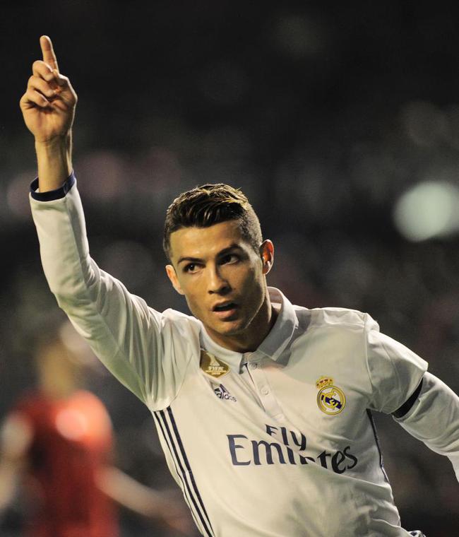 里程悲！伦纳德快船生涯30+次数达到70次，升至队史第二