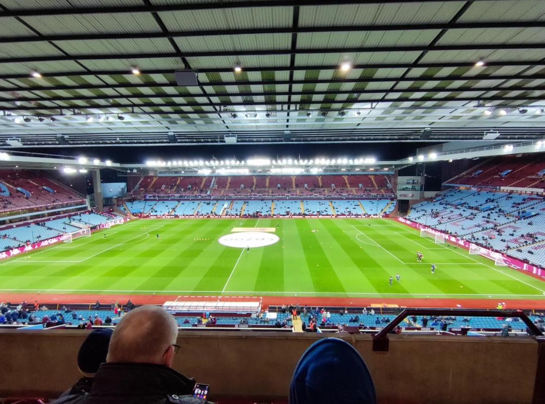 就在今天，12月8日凌晨！中超传来了青岛西海岸、武汉三镇和海港的新消息（12月8日凌晨，中超最新动态：青岛西海岸、武汉三镇与海港传来新进展）