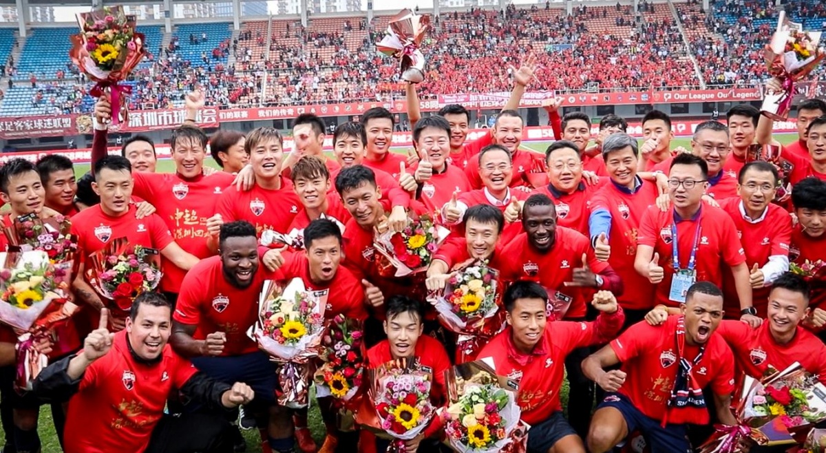 美记：恩比德右膝仍酸痛但治疗正确，他或许将缺席更久