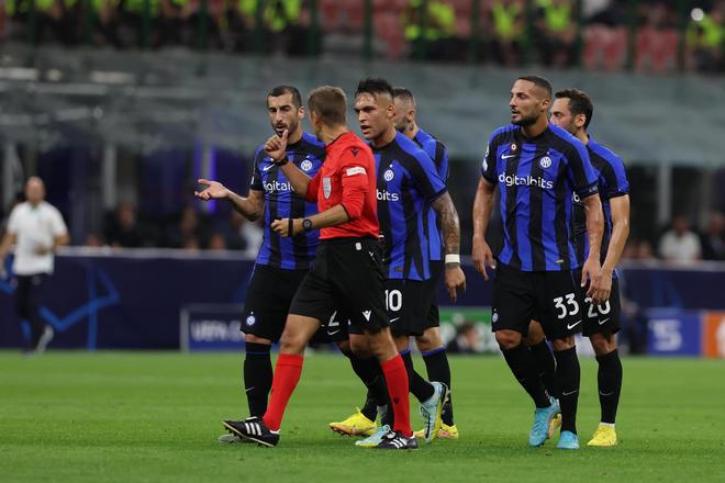 皇马客场3-0大胜毕尔巴鄂竞技，姆巴佩2射1传，阿诺德调整阵容提升中场硬度，终结三连平。